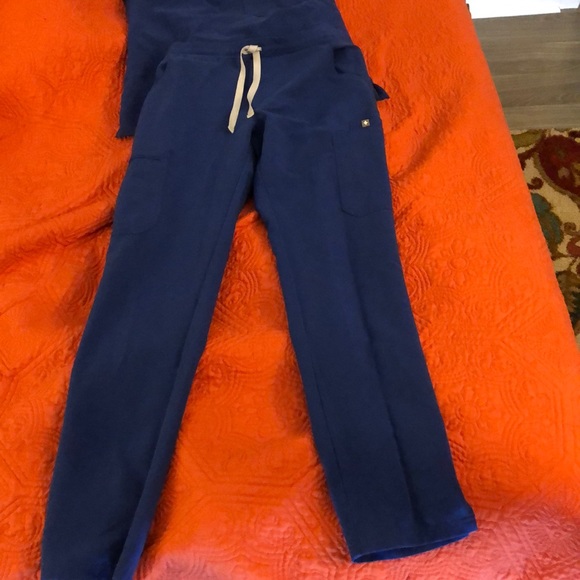 winning blue Figs - Picture 2 of 4